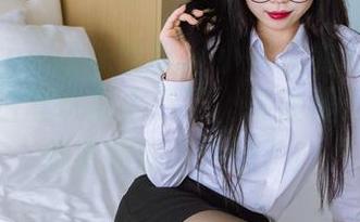 BoBoSocks袜啵啵 – 小甜豆的私房图集，珠光白丝玩得太溜了，脚尖那么透明，想看的朋友注意了！