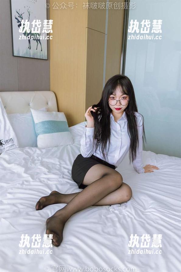 BoBoSocks袜啵啵 - 小甜豆的私房图集，珠光白丝玩得太溜了，脚尖那么透明，想看的朋友注意了！
