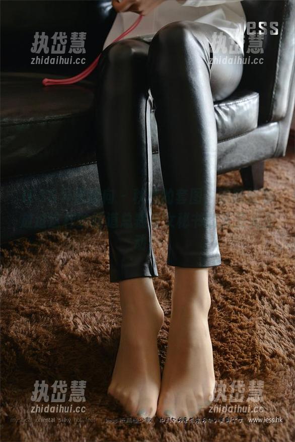IESS异思趣向 - 秋秋的套图，谁能轻易放过这样的霸道总裁与女秘书的无圣光互动？