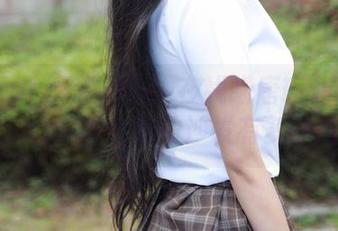 MFStar模范学院 – 在线瞄唐琪儿il的居家风，你能想象她的沙发有多舒服吗？