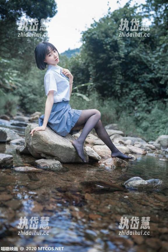 精选校园JK学妹，喵糖映画的写真里藏着无限的校园小性感。