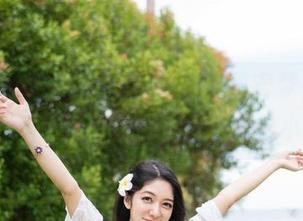 MiStar魅妍社 – 泳池里的甜蜜梦，陈雅漫VICKY在线图片宛如撒娇的小孩！
