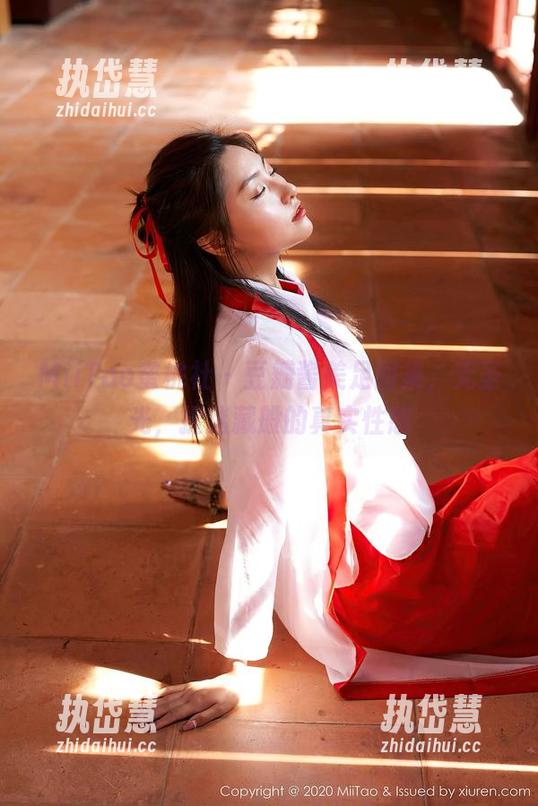 MiiTao蜜桃社-豆瓣酱 MiiTao蜜桃社 - 豆瓣酱美足图集,无圣光,捉迷藏般的真实性感
