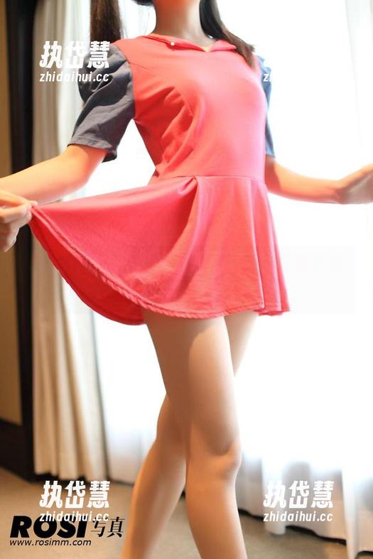 ROSI ROSI最新黑丝作品集:难道衣服是多余的?