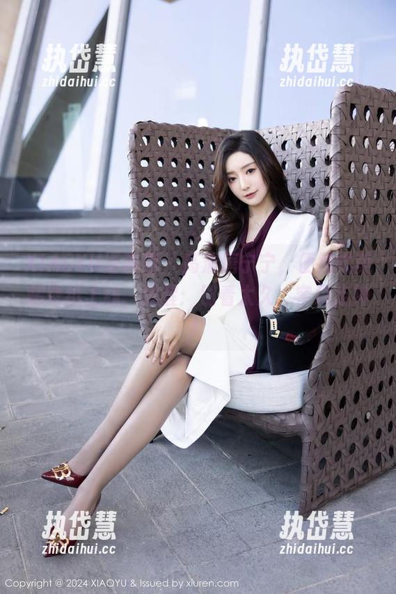 XIAOYU语画界 - 高清唐宁宁，便携式美腿壁纸上线，提醒：别看太久，容易走神！