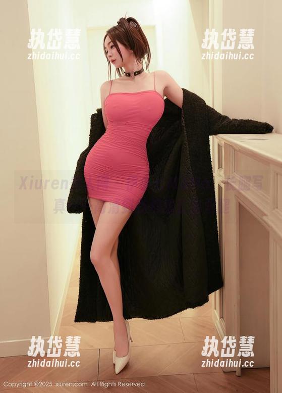 Xiuren秀人网 - 伊小七MoMo，长腿写真——高清到我都想长出双腿