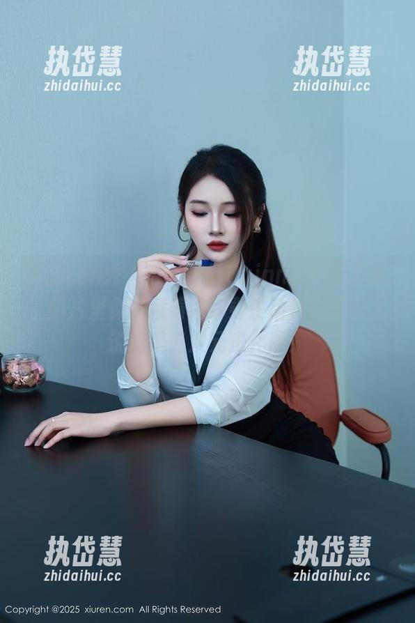 Xiuren秀人网-凯竹Quinn Xiuren秀人网 - 凯竹Quinn的户外写真,照片里似乎藏着迷你野生动物,竟有人说这是二次元进化版!