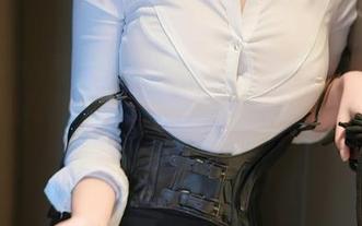 Xiuren秀人网 – 娜露Selena在线报到：白嫩写真又来更新，别被她的皮肤晃到了！