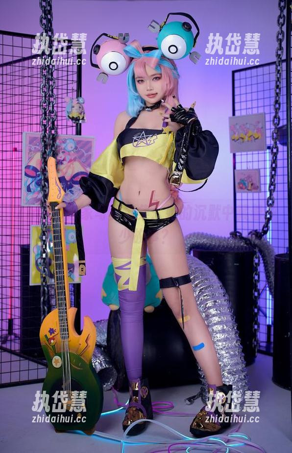 ZinieQ居家写真全集：她的沉默中藏着多少故事？