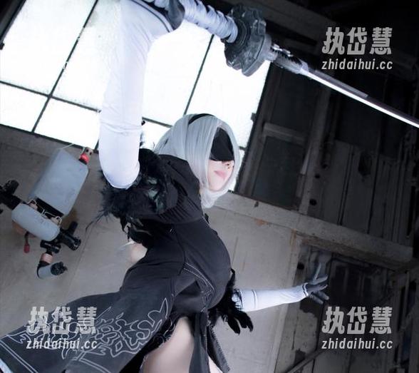 サク(saku)的Fantia2022年写真集，原图是不小心留下的角落吗？