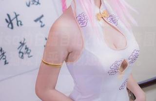 二佐Nisa的白猫自拍2.0：这些图片里的猫咪似乎比他还能表达。