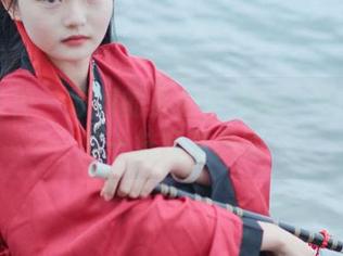 初夏女神 – 双双的办公室秘辛：无圣光下的一抹娇羞美图