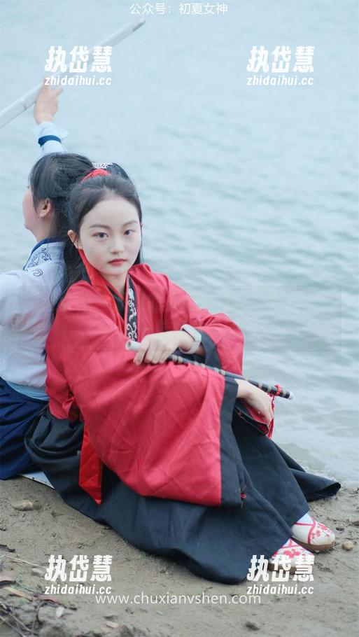 初夏女神-双双 初夏女神 - 双双的办公室秘辛:无圣光下的一抹娇羞美图