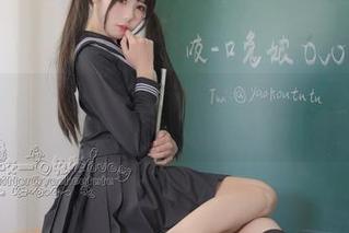 咬一口兔娘的最新作品传来，巴黎魔法、兔耳朵和一袋香草冰淇淋！