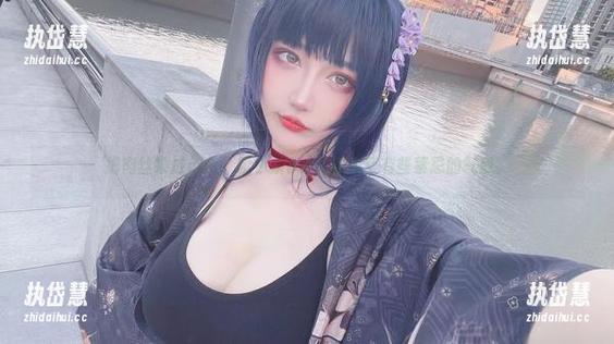 把肉丝换成cos，啾小妍Deer的图集有些禁忌的气息。