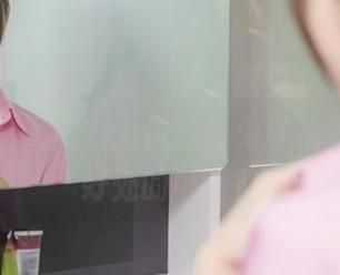 喵糖映画图包下载：圣人惠兔女郎，站在那儿真让人用力忽视她的兔耳朵呢，恰到好处的可爱？