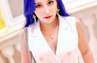 嗲囡囡 – 施忆佳KITTY全集：剧情就像我的健身计划，总是想象中很完美，实际比着喝奶茶的我显得滑稽。