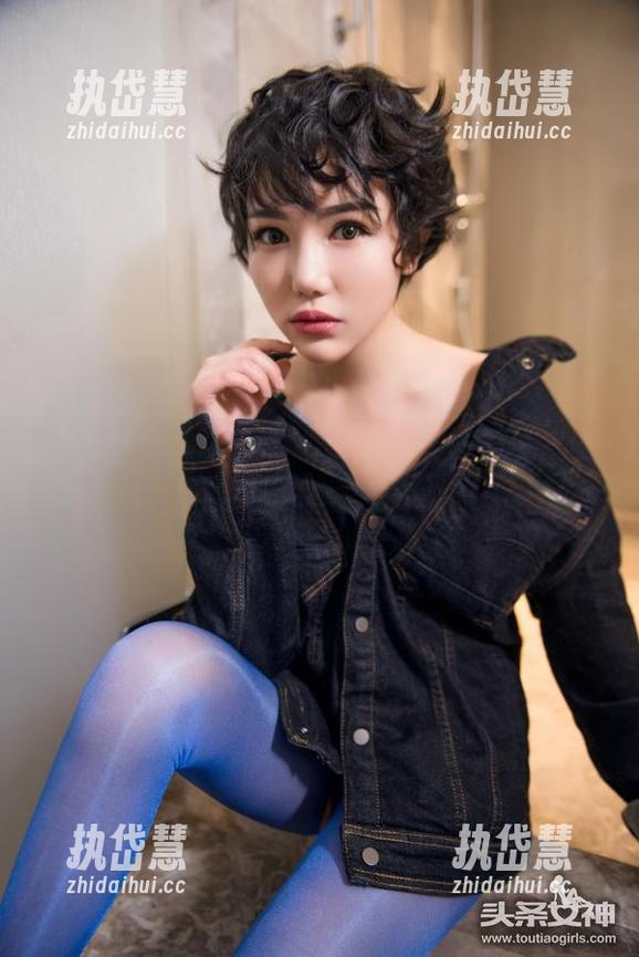 头条女神-火儿 头条女神 - 火儿的肉丝写真:要想看高清,还得有勇气哦。