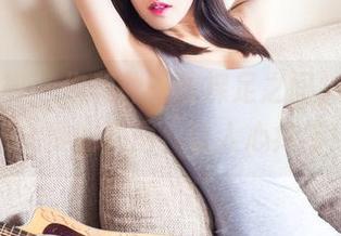 头条女神 – 你和钟晴的裸足之间，就差一张免费的原图，让人心痒痒！