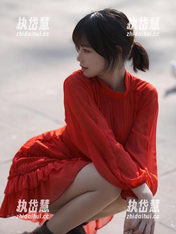 精选小仓千代w的黑色作品，有种说不出的极简美感，难道我开始热爱黑色？