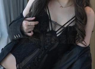 每张小女巫露娜的泳装图片都有毒，需要分享警告，小心受伤哦！