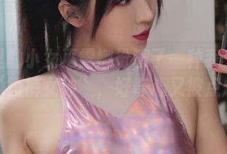 图片里的小女巫露娜扮演了一种我未曾见过的“短裤女神”，好奇心又被点燃了！