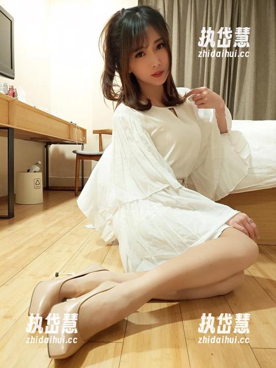 万圣节独特风格，小女巫露娜的精选cos给你一个警示！