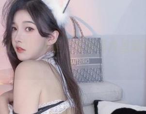 小小奶瓶儿的短裙照，高清图片里藏着小确幸！