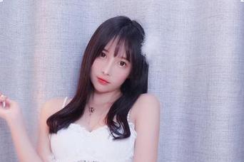 每次更新都纠结，是喜欢吊带还是小小奶瓶儿自己？看来都是了…