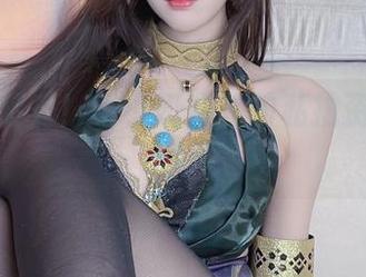 制服变装秀！小小奶瓶儿的私拍资源随便翻阅
