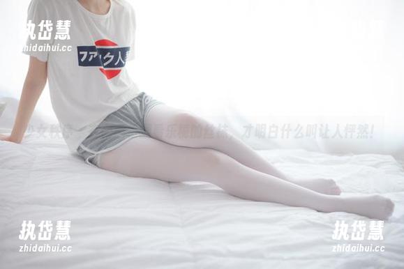 少女秩序 - 在网盘里翻看乐栀的丝袜，才明白什么叫让人怦然！