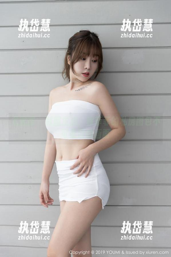 尤蜜荟 - 制服生成：穆菲菲的私房图包不可思议的画面