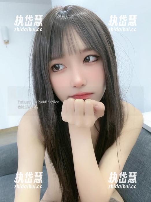说好的夏日约会呢？布丁大法的泳装作品集更新，快去浏览一下吧。