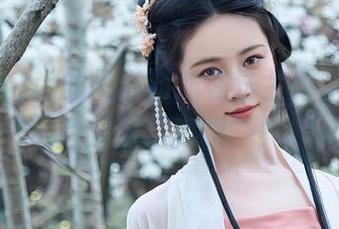 年年Nnian的摄影游戏在法兰西，高清图片揭示“真相”！