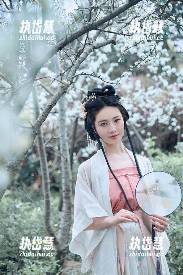 年年Nnian的摄影游戏在法兰西，高清图片揭示“真相”！