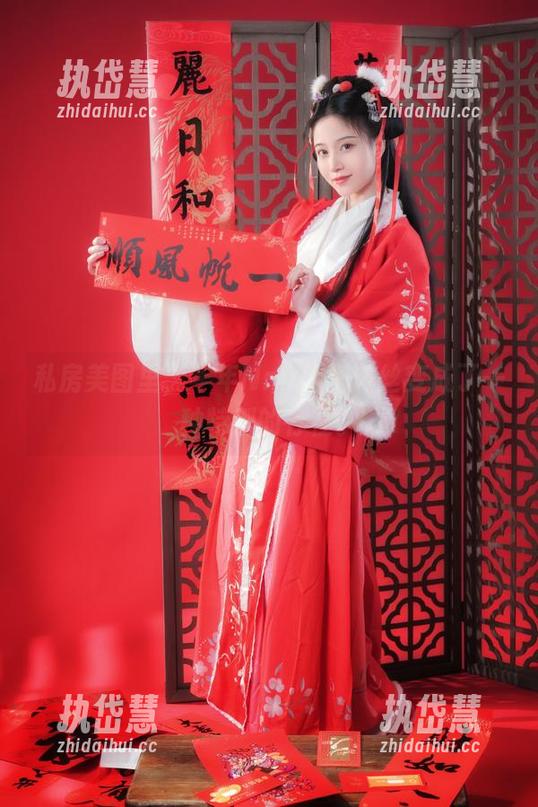 私房美图里，年年Nnian把肉丝变成了一种特别的存在。