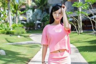 推女郎 – 看这里，连欣制服合集，时不时想：“到底在露什么？好奇！”