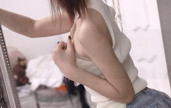 这组高清写真上，“摇摇乐yoyo”姐姐可是最会卖萌的哦～