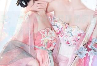 视角独享：星澜想来杯珍珠奶茶吉他妹妹的身影，高清定格，让人忍不住想多看几眼。