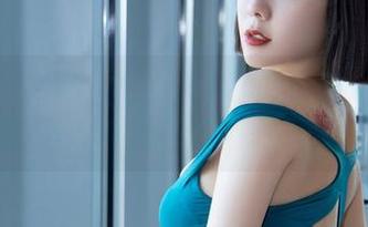 微密圈 – 果儿Victoria的制服，真是要脸也要图的无圣光秀！