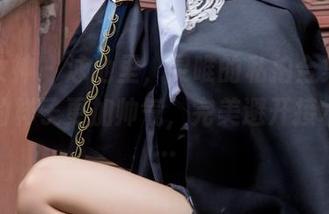 梦丝女神 – 泳池里，灵唯的私拍合集比我游泳的样子更加帅气，完美避开接水技能…