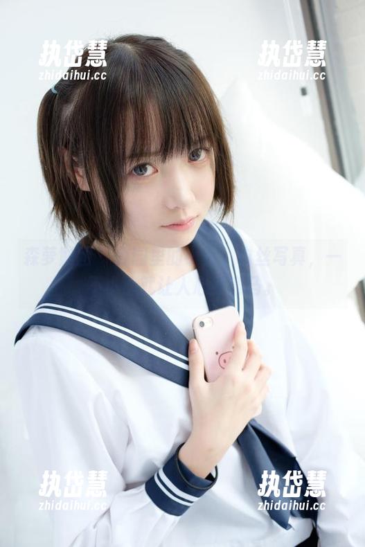 森萝财团-小茵 森萝财团 - 公园里的小茵,白丝写真,一不小心就让人心猿意马。