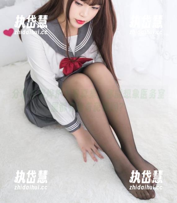 白烨烨 分享白烨烨护士写真集:你能想象医务室里都有啥奇葩事吗?