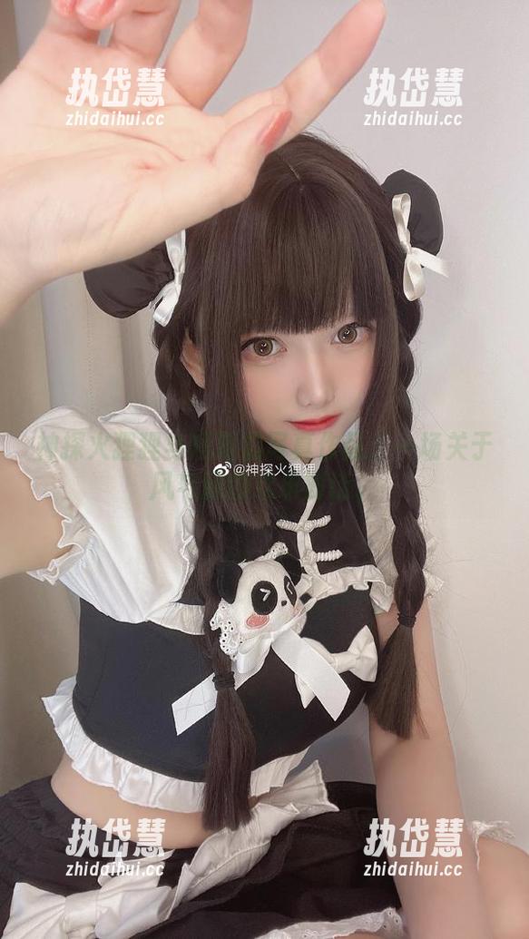 神探火狸狸与短裙的写真作品：一场关于风与腿的欢乐对话。