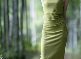 秀人网 – 卓芷伊EricA的“厨房恶作剧”：图库里的美味流氓