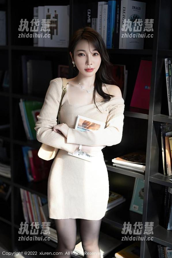 秀人网 - 就是阿朱啊的绝美纯白写真集：资源太佳，让人忍不住多看几眼。