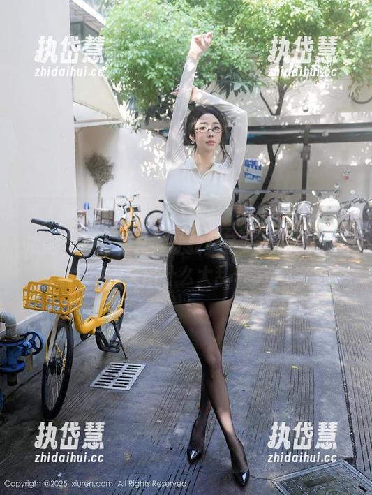 秀人网 - 看是小逗逗的私拍套图，气息淡淡的，却莫名其妙让我脑子一片混乱，是不是又出什么大乱子了？