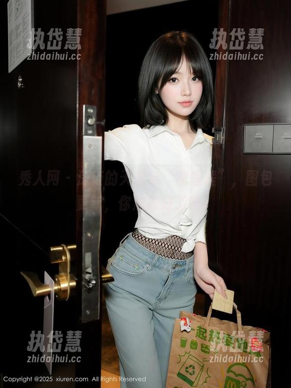 秀人网-程程程 秀人网 - 深夜的天台与“程程程”,图包更新,你准备好了吗?