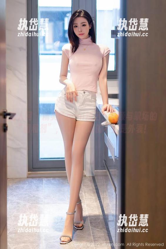 秀人网-糯美子mini 秀人网 - 糯美子mini精选:童颜与职场的“调和剂”,让人青睐的不止是外表!