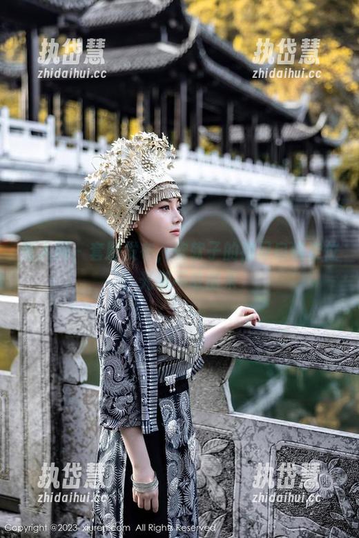 秀人网 - 套图发布，软软子的裸足自信走位，光都不敢前来